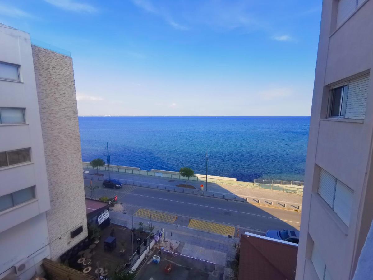 Flirty Flamingo Seaview Seafront Apartment Larnaca Exteriör bild