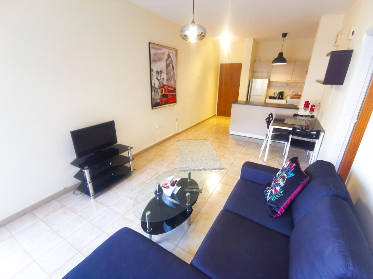 Flirty Flamingo Seaview Seafront Apartment Larnaca Exteriör bild