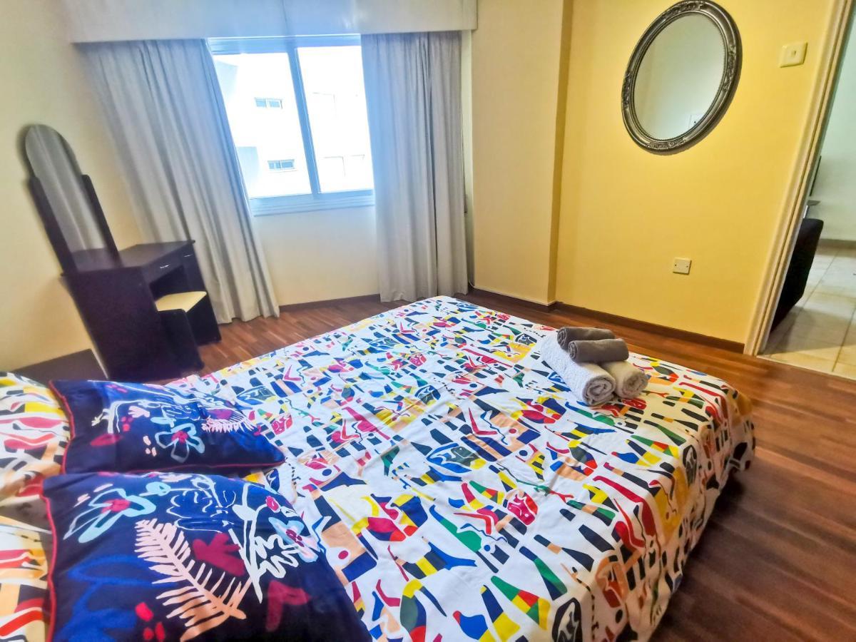 Flirty Flamingo Seaview Seafront Apartment Larnaca Exteriör bild